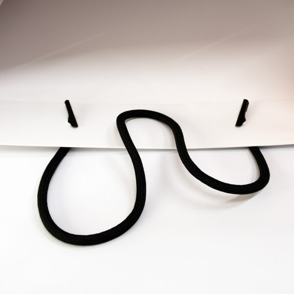 Cordão para alça de sacos com terminal